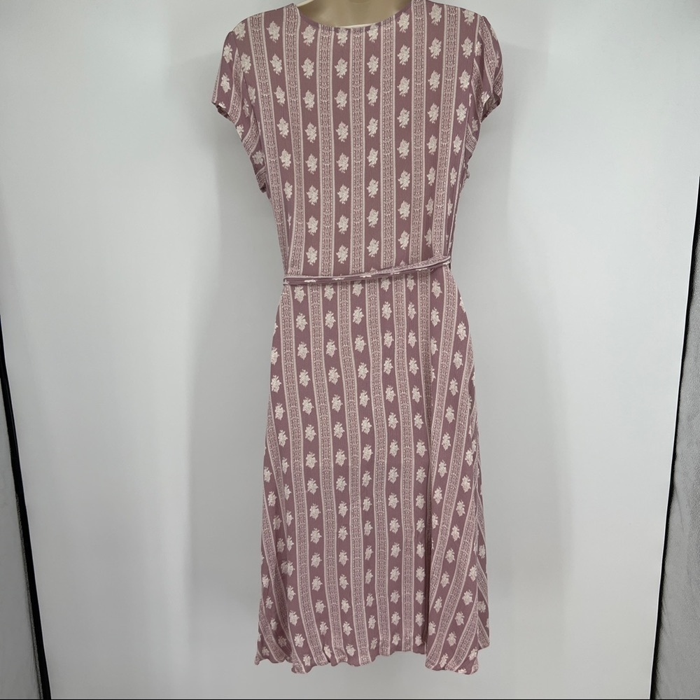 Le Lis Wrap Floral Side Tie V-Neckline Cap Sleeve Striped Mauve Midi Dress - Picture 6 of 13